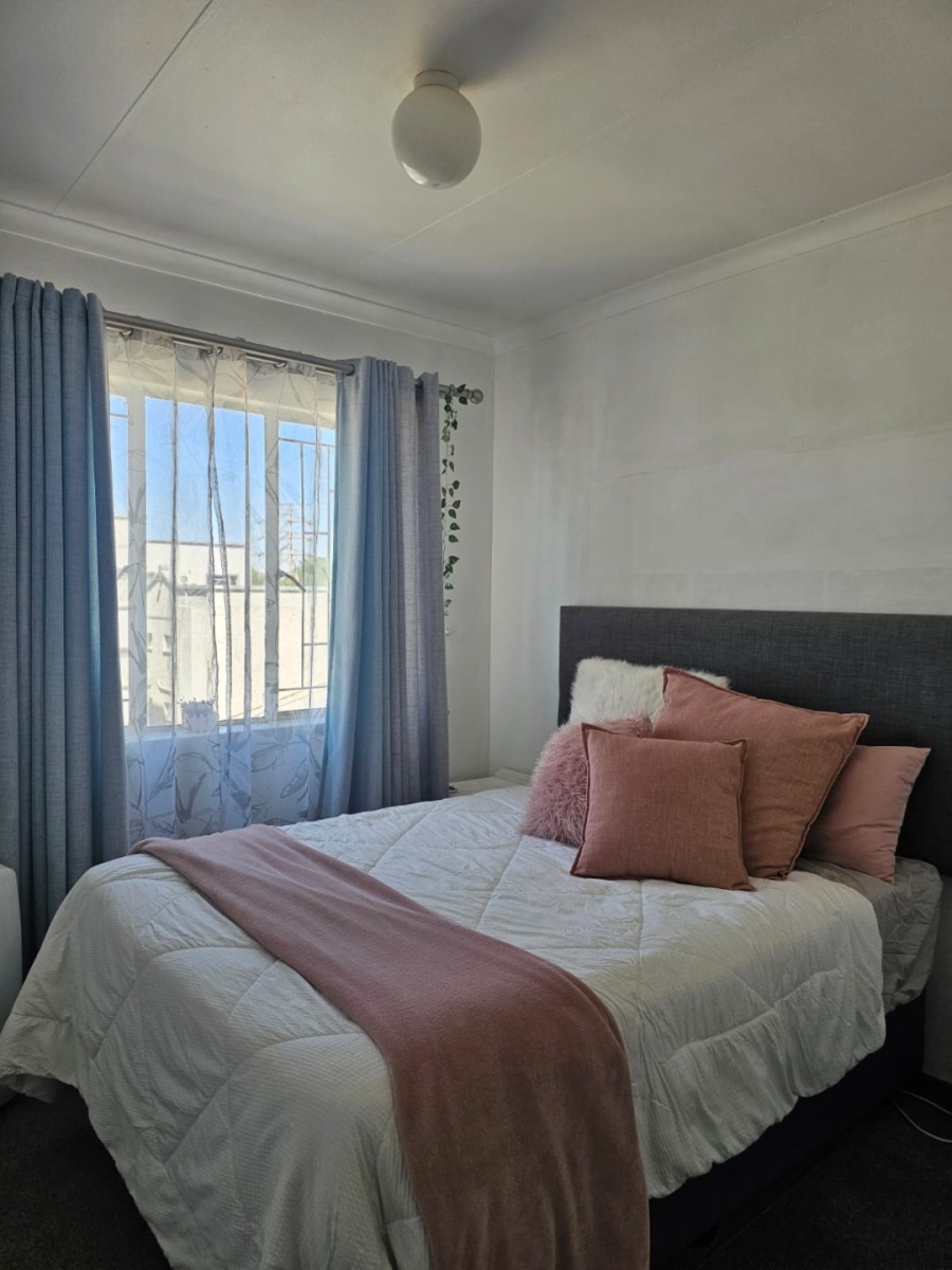 To Let 3 Bedroom Property for Rent in Kannoniers Park North West